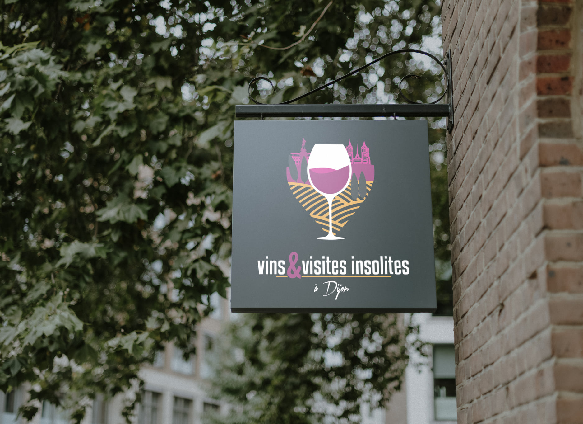 Création de logo et identité visuelle à Dijon - Vins et Visites Insolites
